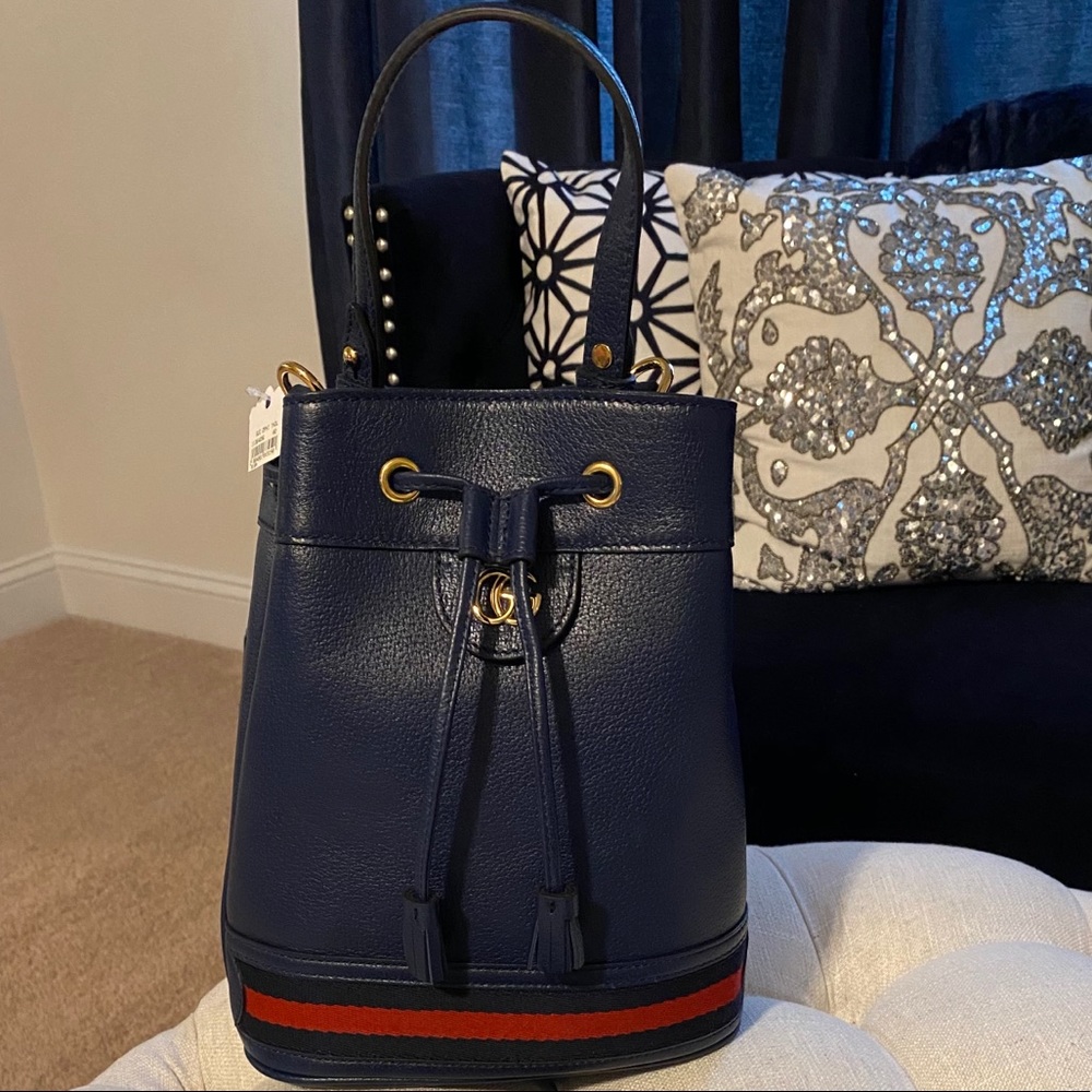 ✨SALE✨RESERVED!✨GUCCI✨NWT✨ALL LEATHER BUCKET BAG - Picture 5 of 16
